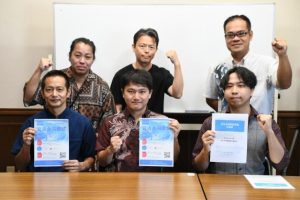 会見を行った宮古合同模試実行委員会の皆さん＝7日、東風平塾別館