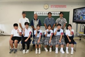 貴重な体験を振り返り、発表を行った豆記者の児童生徒と関係者の皆さん＝16日、県宮古教育事務所