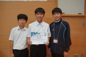 科学の甲子園ジュニア県大会で総合3位の久松中チーム＝22日、沖縄市の県立総合教育センター