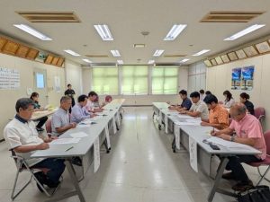 宮古島市と多良間村の各提案について意見を交わした市村長会議＝7日、多良間村役場