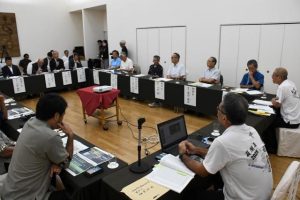 グローカル人材の育成をテーマに意見を交わした離島甲子園座談会＝18日、ホテルアトールエメラルド宮古島