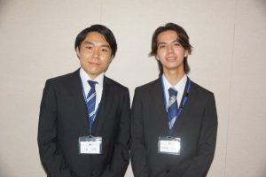 池田竹州副知事を表敬訪問した琉球大学医学部地域枠の上地さん（左）と與那覇さん＝18日、県庁