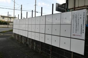 市議選の候補者ポスター掲示板が設置された＝10日、平良下里
