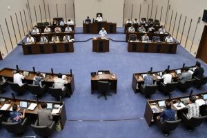 9月定例会が開会し予算議案など35件を提案した=8日、市議会議場