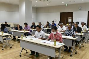 第36回大会要項などを承認した宮古島１００㌔ワイドーマラソン大会実行委員会総会＝19日、市役所