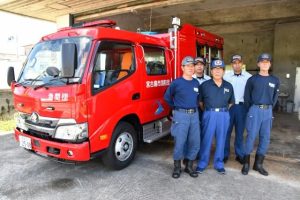 20年ぶりに更新されたポンプ車＝25日、市消防署池間詰所