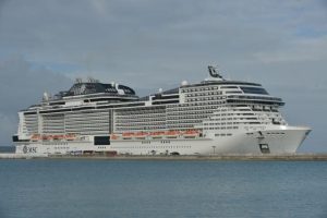 平良港への年間寄港回数が94回になる見通しの大型クルーズ船（写真はＭＳＣベリッシマ）