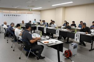 諮問されたホテル整備など２件を審議した景観審議会＝17日、市役所