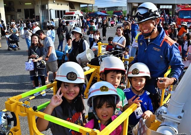 はしご車試乗など体験／防災フェア－