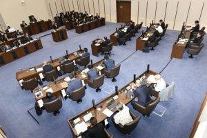 農業従事者の現状などについて議論が交わされた市議会一般質問=10日、市議会議場