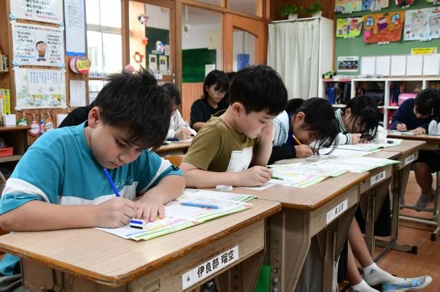 家族や友人に届けよう／平良久貝、宮古郵便局