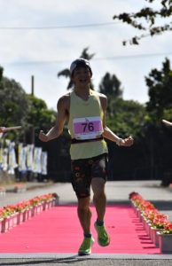 100㌔の部で初優勝した藤原=25日、下地公園