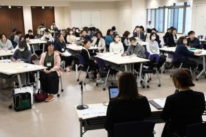 実践報告などを通して幼児教育の協働探究について認識を深めた研究会＝１月31日、市役所