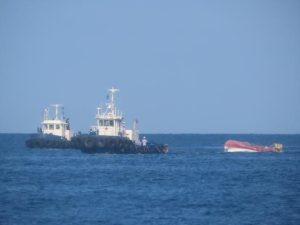 昨年12月４日に発生した宮古島南方沖漁船転覆（提供）