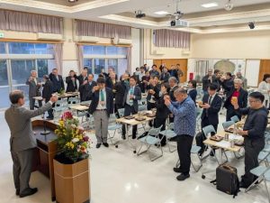 関係者が集い多良間村のさらなる発展を誓い合った新春の集い＝６日、村コミュニティー施設