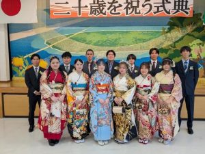 門出を迎えた二十歳の皆さん＝４日、村コミュニティー施設