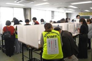 25年分の確定申告がスタートした＝16日、宮古島税務署