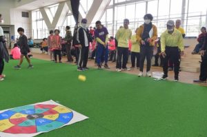 多くの参加者が競技を通して交流を深めた宮古地区知的障がい者スポーツ大会＝18日、ＪＴＡドーム宮古島