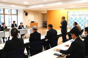 避難計画についての説明がされた意見交換会＝17日、市役所