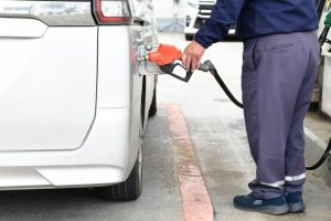 １㍑２００円を超え値上がりし続けるガソリン＝13日、北給油所