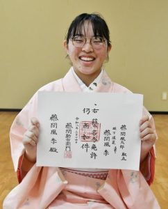 名取に合格した凰李さん＝21日、凰太郎会